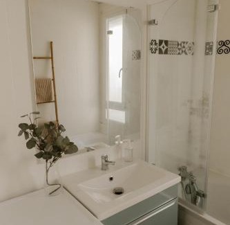 Herouville-Saint-Clair Apartment | Belle appartement lumineux -Tram au pied de l'immeuble -