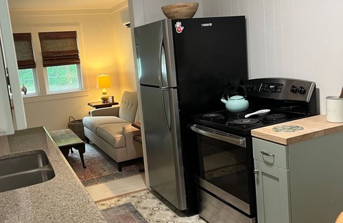Eagle Rock Apartment | Belle Cottage lake side with view walk down to water