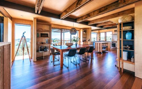 Waiheke Island House | Belle Cove Estate, Onetangi - Be My Guest Waiheke