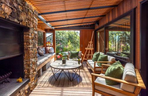 Waiheke Island House | Belle Cove Estate, Onetangi - Be My Guest Waiheke