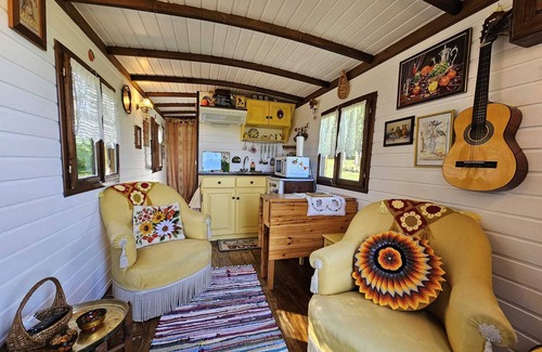 Sigalens Cabin | Belle des Prés" caravan, Nordic bath and shared pool.