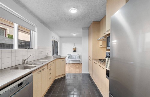 Glenelg East House | Belle Escapes - Seabreeze Townhouse