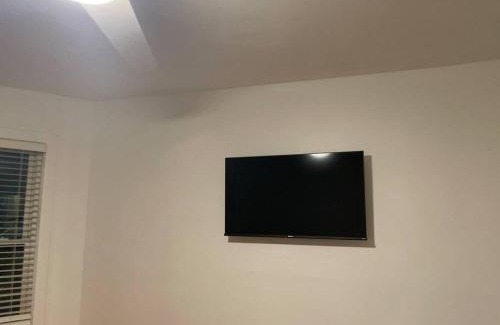 Detroit Apartment | Belle Isle Cottage - 1905 Historic Home near city