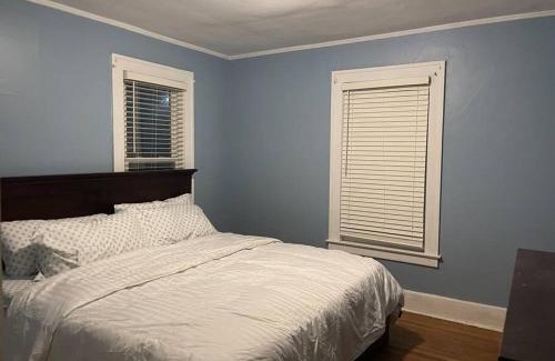 Detroit Apartment | Belle Isle Cottage - 1905 Historic Home near city