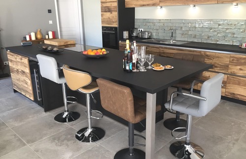 Saint Alban Auriolles House | Belle maison neuve, vue magnifique, piscine débordement, terrasse 115m2, clim