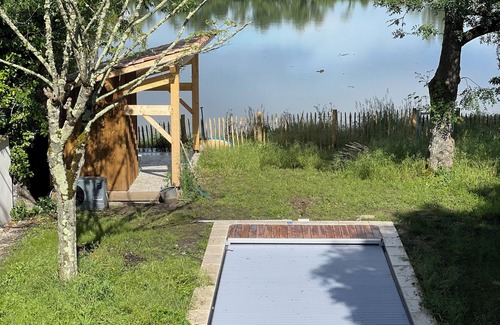 Vayres House | Belle Maison Avec Piscine au Bord de L'eau