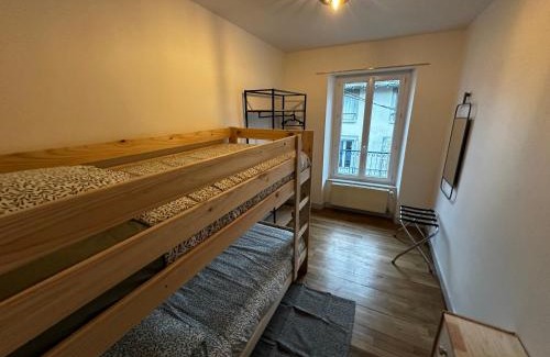 Vic-sur-Cere Apartment | Belle maison de ville au cœur du village de montagne
