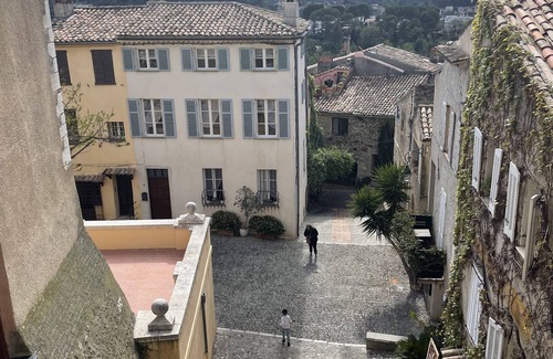 Cagnes-sur-Mer House | Belle Maison Située Face au Château-musée du Haut de Cagnes