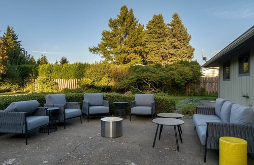 Hood River House | Belle of the Ball! Biking, Wineries, Westside Hood River!