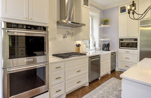 Vicksburg House | Belle Terre Mansion - Remodeled Pre-Civil War- Contemporary. Southern. History.