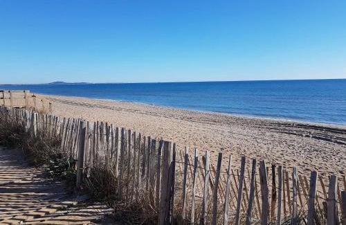 Portiragnes-Plage Villa | Belle villa d'angle spacieuse climatisée, de tout confort dans domaine PORTES DU SOLEIL, ACCES PISCINES PAYANT EN SUPPL - 3 chambres, 6 couchages, wifi, 400m de la mer LRPDSJ7