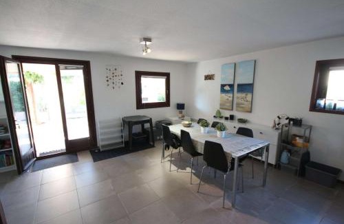 Portiragnes-Plage Villa | Belle villa d'angle spacieuse climatisée, de tout confort dans domaine PORTES DU SOLEIL, ACCES PISCINES PAYANT EN SUPPL - 3 chambres, 6 couchages, wifi, 400m de la mer LRPDSJ7