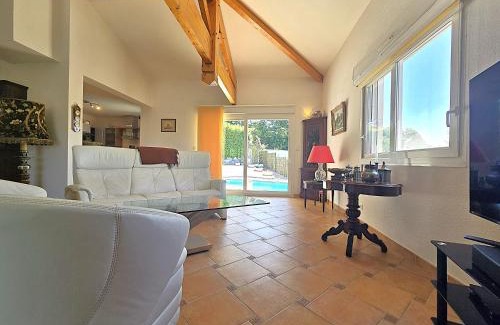 Realville House | Belle villa Réalville - 6 personnes - Piscine et parking privés - Véranda climatisée - Terrasse - 3 chambres doubles