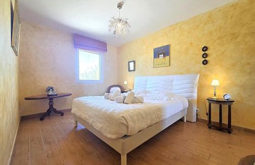 Realville House | Belle villa Réalville - 6 personnes - Piscine et parking privés - Véranda climatisée - Terrasse - 3 chambres doubles