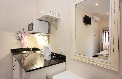 Komani Bed & Breakfast | Belle Vue Bed and Breakfast