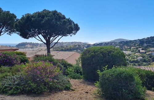 Cavalaire-sur-Mer Apartment | Belle vue Ensoleillée et Détente