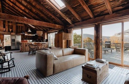 Fleischmanns House | Belleayre Barn: 1900s Barn w/Hot Tub + Mtn Views