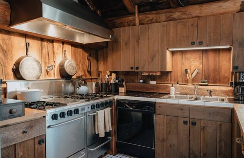 Fleischmanns House | Belleayre Barn: 1900s Barn w/Hot Tub + Mtn Views