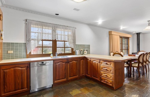 Marysville House | BELLENOR - Spacious Family Home Perfect for Dual Families
