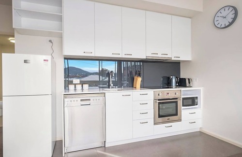 Bellerive Apartment | Bellerive Quay Modern Living with Yacht Club Views