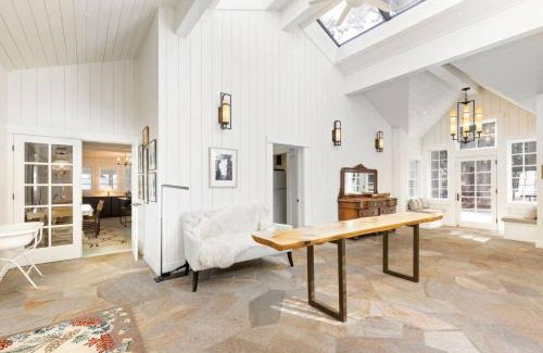Homewood House | Belleview Lakefront by Tahoe Getaways - Hot Tub, Pier, Buoy and Guest House