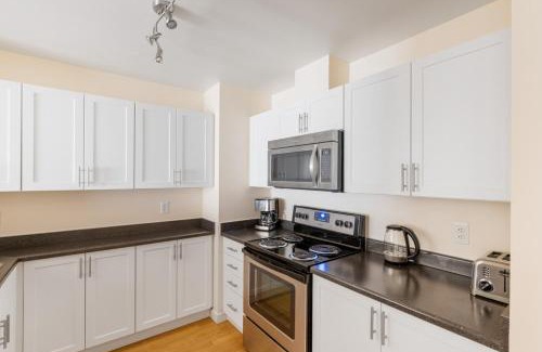 Northwest Bellevue Apartment | Bellevue 1br w gym wd nr Mall SEA-373
