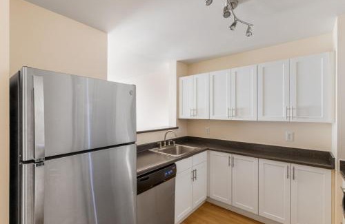 Northwest Bellevue Apartment | Bellevue 1br w gym wd nr Mall SEA-373