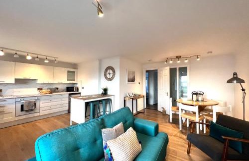 Largs Apartment | Bellevue Apartment