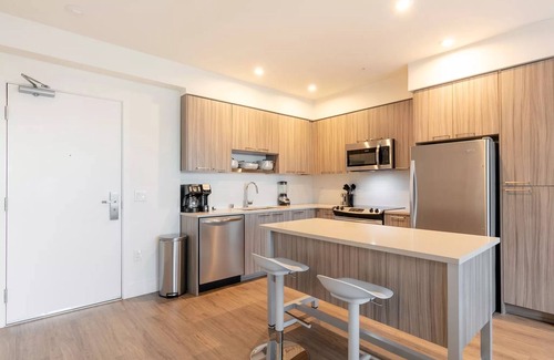 Northeast Bellevue Apartment | Bellevue Apt 1BR with Gym+Hot Tub+Sauna