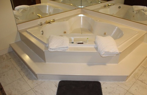 Bellevue Hotel | Bellevue Hotel & Suites