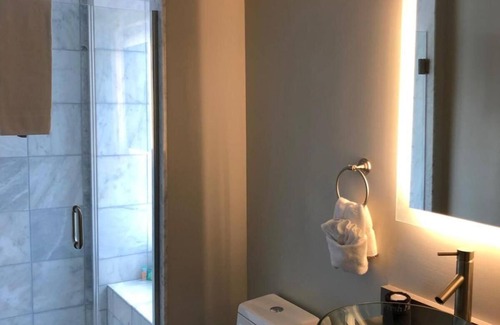 Top of the Hill Bed & Breakfast | Bellevue House