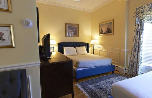 Top of the Hill Bed & Breakfast | Bellevue House