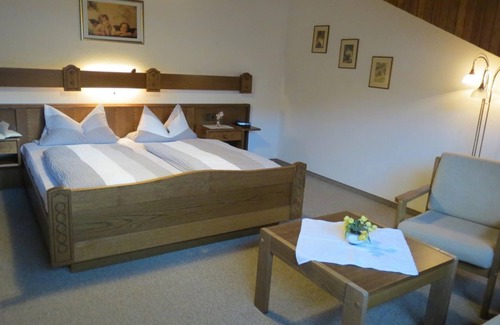 Neumagen-Dhron Bed & Breakfast | Bellflower holiday apartment - Landhaus Mosel/Haus Berghof