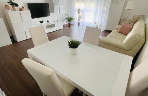 Sesto Calende Apartment | Bellissimo appartamento in centro a Sesto Calende