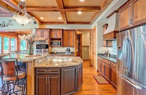 Hiawassee House | Bellissimo at Lake Chatuge by Chatuge Home Concierge. Lakefront, hot tub, dock, shuffleboard