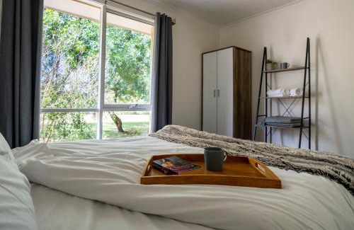 Bellbrae Villa | Bells Beach Cottages - Pet friendly cottage with wood heater