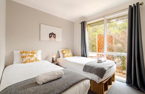 Bellbrae Villa | Bells Beach Cottages - Pet friendly cottage with wood heater