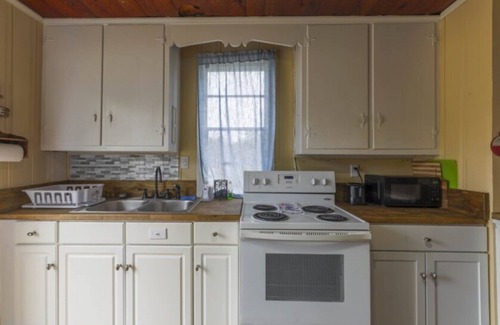 Eutawville Apartment | Bells Marina & Resort