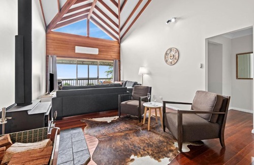 Kurrajong Heights House | Bells Rest with a view