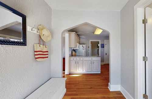 Stamford House | Belltown Retreat - Shopping, Dining, Pet Friendly