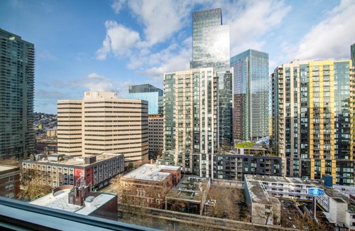 Belltown Apartment | Belltown Studio w Gym WD Roof Lounge nr SLU SEA-85