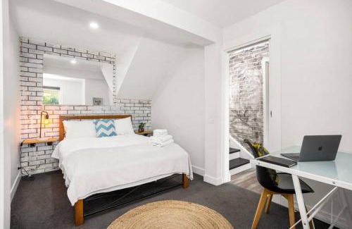 Belmont House | Belmont 3BR Townhome by Short and Long Stays