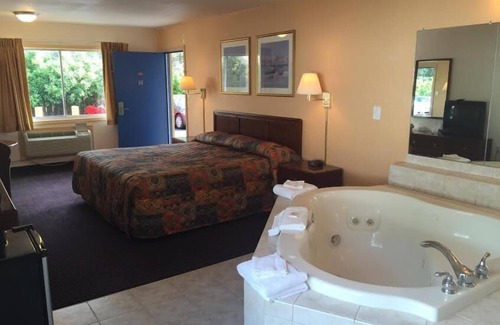 Hampton Hotel | Belmont Inn & Suites