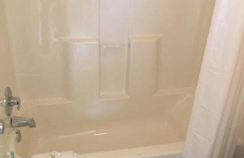 Hampton Hotel | Belmont Inn & Suites