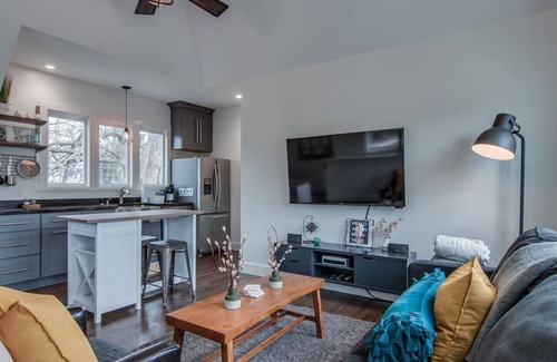 Historic Waverly House | Belmont Loft Walk to 12S Shops & Eats, 2 Mi to Broadway