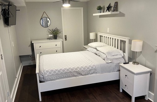 Harbor House House | Belmont NC River Front Garden Suite