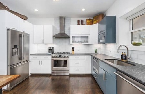 Hillsboro Village House | Belmont Retreat walk to Restaurants, Coffee, 12 South