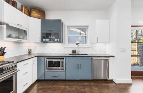 Hillsboro Village House | Belmont Retreat walk to Restaurants, Coffee, 12 South