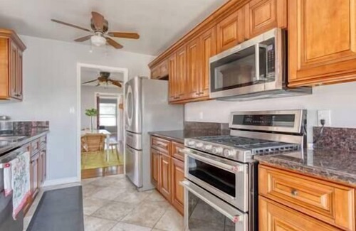 Belmont Shore Apartment | Belmont Shore! Private deck, walk to 2nd St/Beach