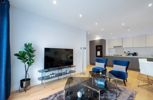 Belmont Apartment | Belmore 2 Bedroom Luxury Apt. with Parking in Stanmore, North West London - 21